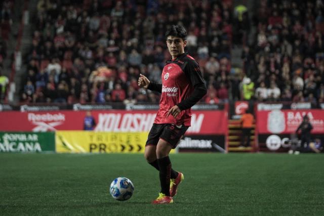 Tijuana's midfielder #19 Gilberto Mora controls the ball during the Liga MX Clausura football match between Tijuana and Atletico de San Luis at the Caliente Stadium in Tijuana, Baja California, Mexico on January 17, 2026. (Photo by Guillermo ARIAS / AFP)
