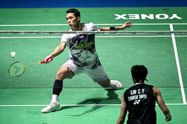 Indonesia’s Jonatan Christie hits a return during his men's singles final match against Taiwan’s Lin Chun-yi at the India Open 2026 badminton tournament in New Delhi on January 18, 2026. (Photo by Sajjad HUSSAIN / AFP)