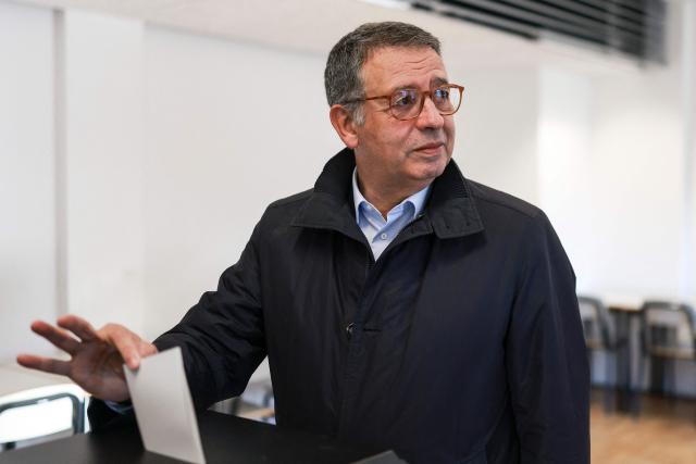Presidential candidate, socialist Antonio Jose Seguro casts his vote for Portugal's presidential elections at a polling station in Caldas da Rainha, north of Lisbon on January 18, 2026. Portugal started voting in the first round of a presidential election in which a far-right candidate could for the first time make it to a run-off, but with the final result hard to call. (Photo by PATRICIA DE MELO MOREIRA / AFP)