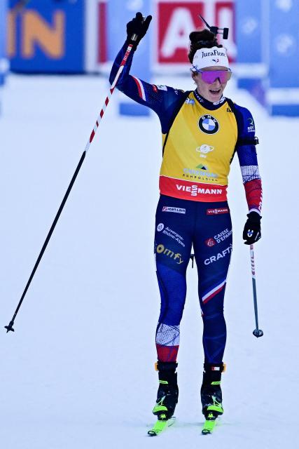 France's Lou Jeanmonnot-Laurent reacts as she crosses the finish line to win the women's Pursuit competition of the IBU Biathlon World Cup in Ruhpolding, southern Germany on January 18, 2026. (Photo by Tobias SCHWARZ / AFP) / ALTERNATIVE CROP