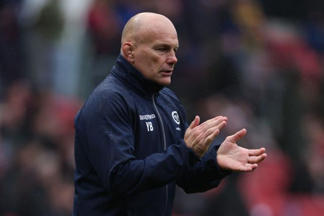 Bordeaux-Begles' French head coach Yannick Bru watches his players warm up ahead of the European Champions Cup Pool 4 rugby union match between Bristol Bears and Union Bordeaux Begles at Ashton Gate stadium in Bristol, south-west England on January 18, 2026. (Photo by Adrian Dennis / AFP)