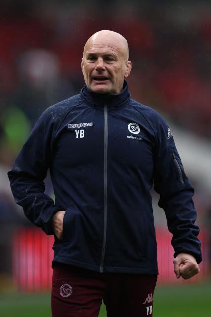 Bordeaux-Begles' French head coach Yannick Bru watches his players warm up ahead of the European Champions Cup Pool 4 rugby union match between Bristol Bears and Union Bordeaux Begles at Ashton Gate stadium in Bristol, south-west England on January 18, 2026. (Photo by Adrian Dennis / AFP)