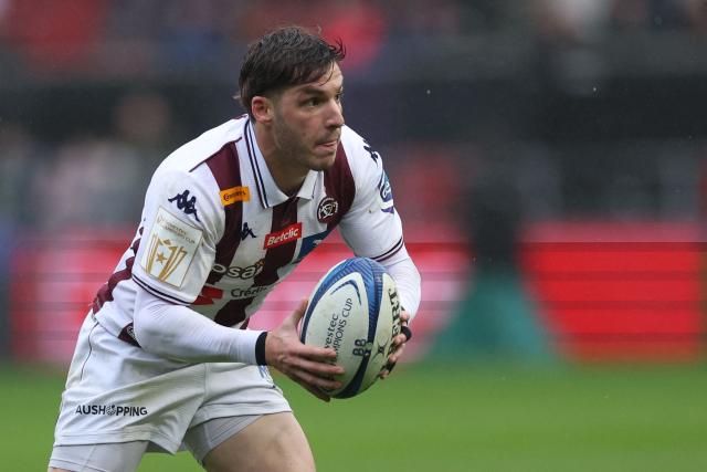 Bordeaux-Begles' Italian scrum-half Martin Page-Relo looks to pass the ball during the European Champions Cup Pool 4 rugby union match between Bristol Bears and Union Bordeaux Begles at Ashton Gate stadium in Bristol, south-west England on January 18, 2026. (Photo by Adrian Dennis / AFP)