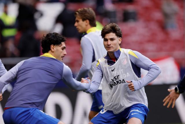 Atletico Madrid's Argentine forward #19 Julian Alvarez warms up prior the Spanish league football match between Club Atletico de Madrid and Deportivo Alaves at Metropolitano Stadium in Madrid on January 18, 2026. (Photo by Oscar DEL POZO / AFP)