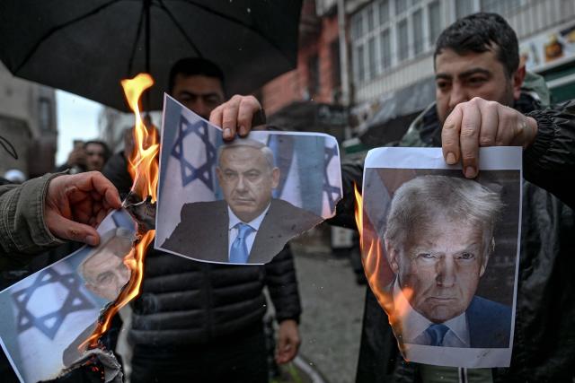 Protesters set afire portraits of US President Donald Trump and Israeli Prime Minister Benjamin Netanyahu during a pro-Iranian regime demonstration in front of the Iranian consulate in Istanbul, on January 18, 2026. Iranian authorities have said they are considering "gradually" restoring internet access after imposing an unprecedented communications shutdown 10 days ago, which rights groups say masked a violent protest crackdown that killed thousands. Demonstrations sparked in late December by anger over economic hardship exploded into protests widely seen as the biggest challenge to the Iranian leadership in years. (Photo by Ozan KOSE / AFP)