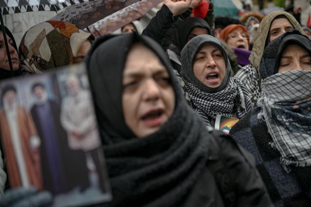 Protesters shout slogans during a pro-Iranian regime demonstration in front of the Iranian consulate in Istanbul, on January 18, 2026. Iranian authorities have said they are considering "gradually" restoring internet access after imposing an unprecedented communications shutdown 10 days ago, which rights groups say masked a violent protest crackdown that killed thousands. Demonstrations sparked in late December by anger over economic hardship exploded into protests widely seen as the biggest challenge to the Iranian leadership in years. (Photo by Ozan KOSE / AFP)