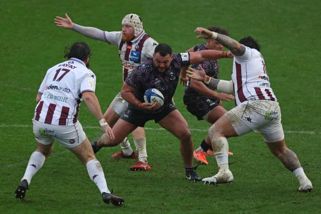 Bristol's English prop Ellis Genge fights off the challengers during the European Champions Cup Pool 4 rugby union match between Bristol Bears and Union Bordeaux Begles at Ashton Gate stadium in Bristol, south-west England on January 18, 2026. (Photo by Adrian Dennis / AFP)