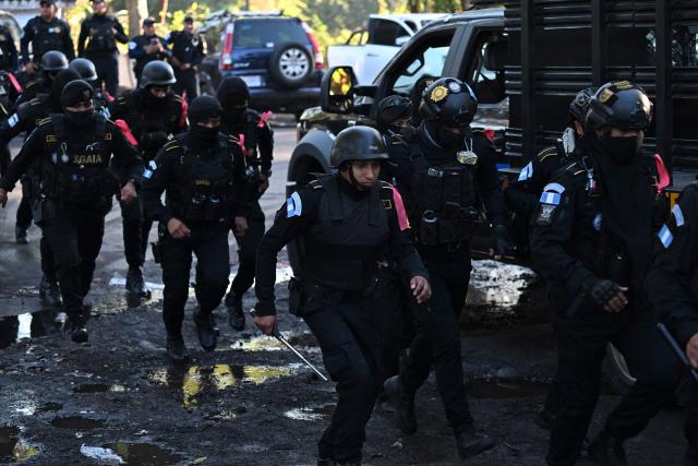 Members of the General Subdirectorate for Anti-Narcotics Information Analysis (SGAIA) are deployed during a riot at the Renovacion I maximum-security prison in Escuintla, Guatemala, on January 18, 2026. Gang groups held more than 40 guards in several prisons in Guatemala on January 17 as they rioted in protest over the transfer of their leaders to a maximum-security facility, authorities said. (Photo by JOHAN ORDONEZ / AFP)