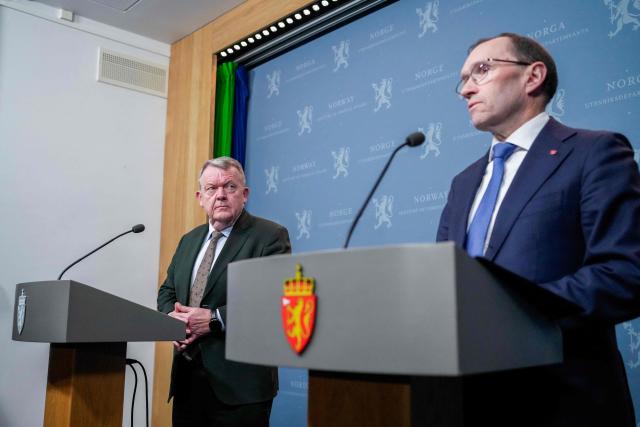 Norway's Foreign Minister Espen Barth Eide (R) and Danish Foreign Minister Lars Løkke Rasmussen address a press conference at the Ministry of Foreign Affairs in Oslo, Norway, on January 18, 2026. (Photo by Jonas Been Henriksen / NTB / AFP) / Norway OUT
