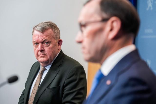 Norway's Foreign Minister Espen Barth Eide (R) and Danish Foreign Minister Lars Løkke Rasmussen address a press conference at the Ministry of Foreign Affairs in Oslo, Norway, on January 18, 2026. (Photo by Terje Bendiksby / NTB / AFP) / Norway OUT