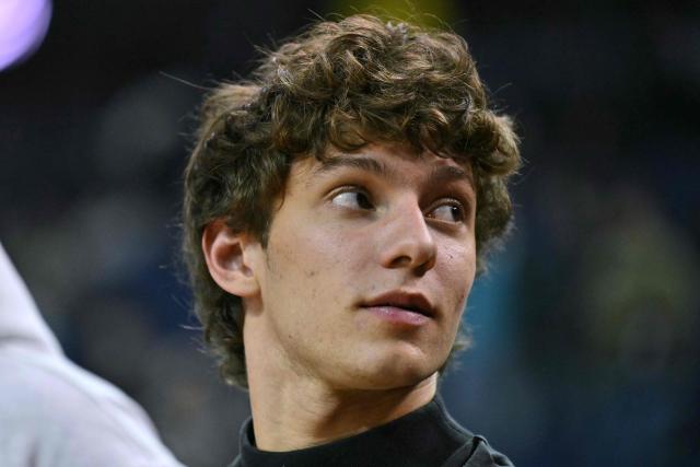 Mercedes' Italian F1 driver Kimi Antonelli attends the 2025/2026 NBA season basketball match between the Memphis Grizzlies and Orlando Magic at the O2 Arena in London on January 18, 2026. (Photo by Glyn KIRK / AFP)