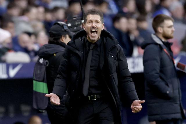 Atletico Madrid's Argentine coach Diego Simeone gestures on the touchline during the Spanish league football match between Club Atletico de Madrid and Deportivo Alaves at Metropolitano Stadium in Madrid on January 18, 2026. (Photo by Oscar DEL POZO / AFP)