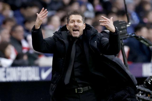 Atletico Madrid's Argentine coach Diego Simeone gestures on the touchline during the Spanish league football match between Club Atletico de Madrid and Deportivo Alaves at Metropolitano Stadium in Madrid on January 18, 2026. (Photo by Oscar DEL POZO / AFP)