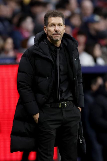 Atletico Madrid's Argentine coach Diego Simeone looks on during the Spanish league football match between Club Atletico de Madrid and Deportivo Alaves at Metropolitano Stadium in Madrid on January 18, 2026. (Photo by Oscar DEL POZO / AFP)