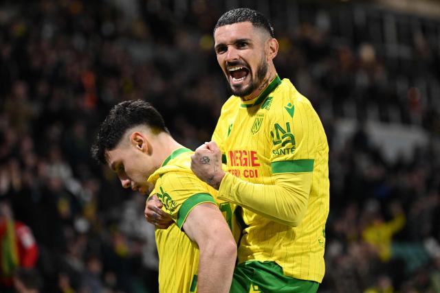 Nantes' French forward #10 Matthis Abline (L) celebrates a  goal with Nantes' French midfielder #20 Remy Cabella during the French L1 football match between FC Nantes and Paris FC at the Stade de la Beaujoire–Louis Fonteneau in Nantes, western France, on January 18, 2026. (Photo by Sebastien Salom-Gomis / AFP)