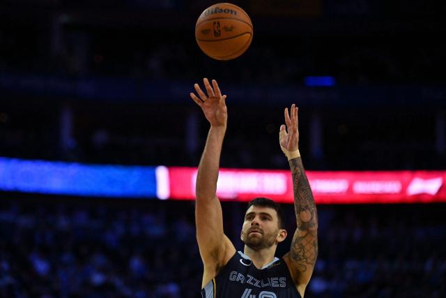 Memphis Grizzlies’ US shooting guard #46 John Konchar takes a free throw during the 2025/2026 NBA season basketball match between the Memphis Grizzlies and Orlando Magic at the O2 Arena in London on January 18, 2026. (Photo by Glyn KIRK / AFP)