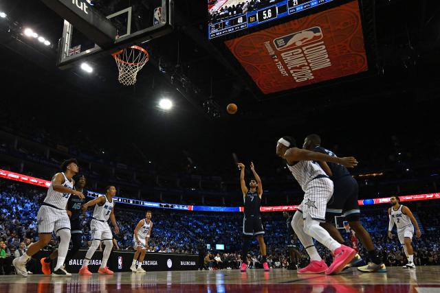Memphis Grizzlies’ Spanish center #07 Santi Aldama takes a free throw during the 2025/2026 NBA season basketball match between the Memphis Grizzlies and Orlando Magic at the O2 Arena in London on January 18, 2026. (Photo by Glyn KIRK / AFP)
