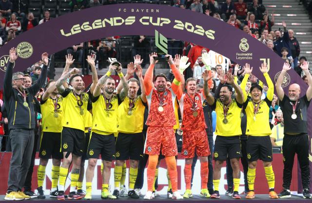 The Legends Cup team of former football players in the jersey of Borussia Dortmund celebrate after winning the Legends Cup in the SAP Garden in Munich, southern Germany on January 18, 2026. (Photo by Karl-Josef HILDENBRAND / AFP)