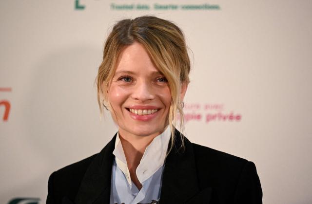 French actress Melanie Thierry poses during the photocall of the 29th 'Ceremonie des Lumieres' cinema awards ceremony at the Institut du Monde Arabe (IMA) in Paris on January 18, 2026. (Photo by Martin LELIEVRE / AFP)
