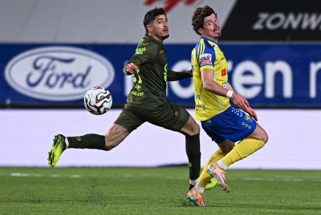 OHL's Oscar Gil Regano (L) and STVV's Arbnor Muja fight for the ball during the Belgian Pro League football match between Sint-Truidense V.V. and Oud-Heverlee Leuven, in Sint-Truiden, on January 18, 2026 in Sint-Truiden. (Photo by JILL DELSAUX / Belga / AFP) / Belgium OUT