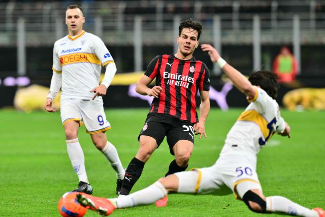 Lecce's Argentine forward #50 Santiago Pierotti fights for the ball with AC Milan's Swiss midfielder #30 Ardon Jashari during the Italian Serie A football match between AC Milan and Lecce at San Siro stadium in Milan, northern Italy, on January 18, 2026. (Photo by Stefano RELLANDINI / AFP)