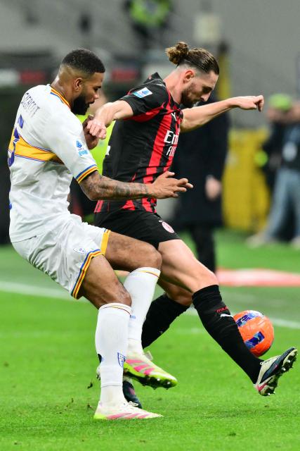 Lecce's German defender #05 Jamil Siebert (L) fights for the ball with AC Milan's French midfielder  #12 Adrien Rabiot during the Italian Serie A football match between AC Milan and Lecce at San Siro stadium in Milan, northern Italy, on January 18, 2026. (Photo by Stefano RELLANDINI / AFP)