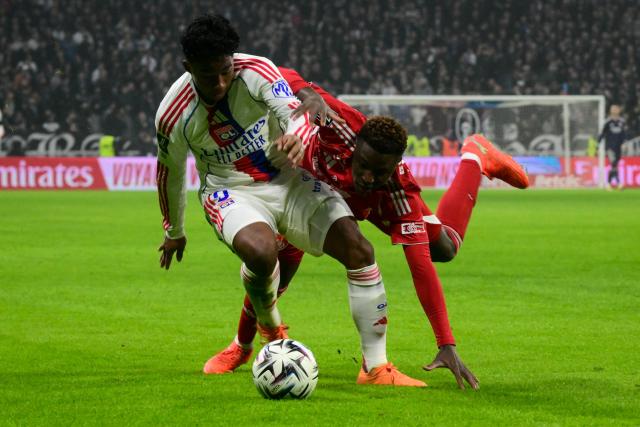 Lyon’s Brazilian forward #09 Endrick fights for the ball with Brest’s Senegalese #99 Pathe Mboup during the French L1 football match between Olympique Lyonnais (OL) and Stade Brestois 29 at the Groupama Stadium in Decines-Charpieu, central-eastern France, on January 18, 2026. (Photo by OLIVIER CHASSIGNOLE / AFP)