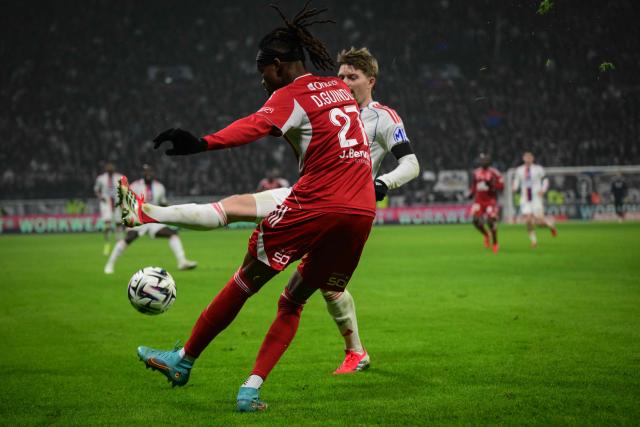 Brest’s Malian defender #27 Daouda Guindo fights for the ball with Lyon’s Czech midfielder #10 Pavel Sulc during the French L1 football match between Olympique Lyonnais (OL) and Stade Brestois 29 at the Groupama Stadium in Decines-Charpieu, central-eastern France, on January 18, 2026. (Photo by OLIVIER CHASSIGNOLE / AFP)