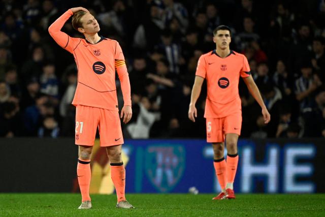 FC Porto's Dutch forward #26 Luuk De Jong reacts to real Sociedad's second goal during the Spanish league football match between Real Sociedad and FC Barcelona at Anoeta Stadium in San Sebastian on January 18, 2026. (Photo by ANDER GILLENEA / AFP)