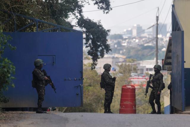 Guatemalan soldier guard the entrance to the men's Preventive Detention Center in Guatemala City on January 18, 2026. Guatemala's government accused gang members of killing eight police officers in several attacks on January 18, 2025, after refusing to negotiate the transfer of leaders of these dangerous gangs to a lower-security prison. The killings occurred a day after gang-affiliated inmates took 46 people hostage in three prisons across the country. Police regained control of one of the prisons. (Photo by Edwin BERCIAN / AFP)