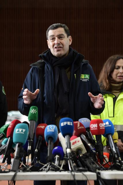 Andalusian regional President Juanma Moreno gestures during a press conference following a deadly train accident in Adamuz, southern Spain, on January 19, 2026. At least 39 people died and more than 120 injured in the deadliest train accident in Spain in over a decade.
The crash happened on Sunday evening when a train operated by rail company Iryo travelling from Malaga to Madrid derailed near Adamuz, crossing onto the other track where it crashed into an oncoming train, which also derailed. (Photo by CRISTINA QUICLER / AFP)