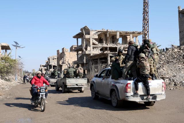 Syrian government forces deploy in Deir Ezzor, eastern Syria on January 19, 2026, the day after an agreement between the Syrian government and the Kurdish forces. In Deir Ezzor, an AFP correspondent saw dozens of military vehicles heading to the east of the Euphrates river, which once separated Damascus-controlled areas to the west from the US-backed, Kurdish-led Syrian Democratic Forces (SDF) to the east. After two days of rapid gains in Kurdish-controlled territory, the Syrian President announced on Januray 18, a deal with the Kurdish SDF leader that includes a ceasefire and the integration of the Kurdish administration and forces into the central state. (Photo by OMAR HAJ KADOUR / AFP)