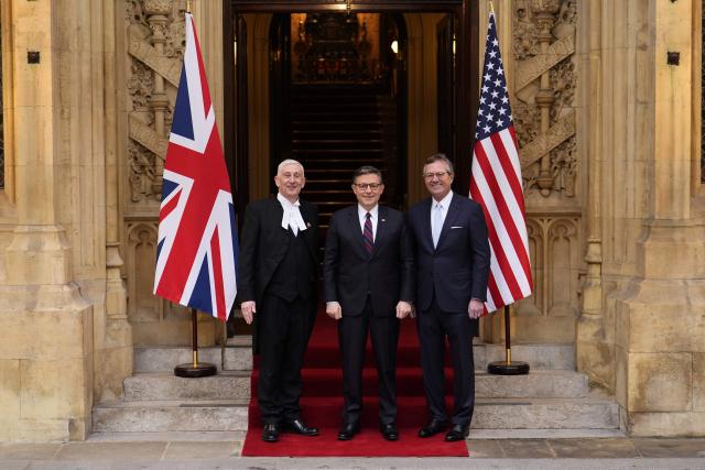 Britain's Speaker of the House of Commons Lindsay Hoyle (L) poses with US House Speaker Mike Johnson (C) and US ambassador to the UK, Warren Stephens (R), during a visit to the House of Commons in central London on January 19, 2026. (Photo by Jordan Pettitt / POOL / AFP)