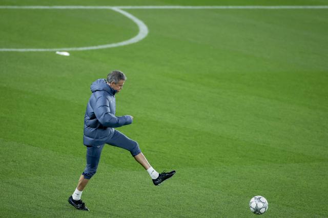 Paris SG’s coach Luis Enrique leads a training session on the eve of the UEFA Champions League league phase day 7 football match between Sporting CP and Paris SG at Alvalade stadium in Lisbon, on January 19, 2026. (Photo by PATRICIA DE MELO MOREIRA / AFP)
