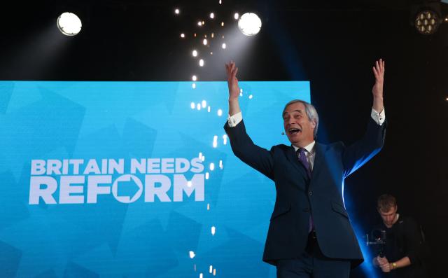 Reform UK Leader Nigel Farage acknowledges the crowd as he arrives on stage during a Reform UK party political rally at Newark Showground in Newark upon Trent, central England, on January 19, 2026. (Photo by Darren Staples / AFP)