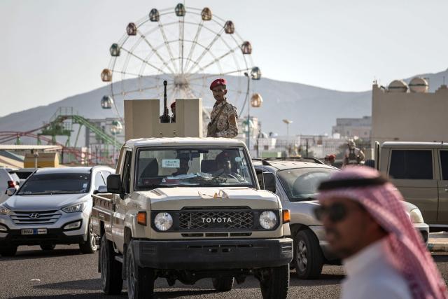 This photo taken on January 19, 2026 shows Saudi-backed Yemeni forces in the city of Mukalla in Yemen's coastal southern Hadramawt province. Saudi-backed Yemeni officials on January 19 said the United Arab Emirates has been running secret prisons in the country's south, the latest episode in a growing rift between the two regional allies turned rivals. The UAE and Saudi Arabia entered the Yemen war in 2015 as a united front backing the government against Iran-backed rebels. But they later supported rival factions within Yemen's internationally recognised government. A brief land grab by UAE-backed separatists infuriated Riyadh, which rolled them back. (Photo by FADEL SENNA / AFP)