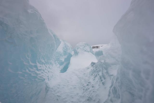 Ice blocks lie along the shoreline with residential buildings in the background in Nuuk, Greenland, on January 19, 2026 (Photo by Jonathan NACKSTRAND / AFP)