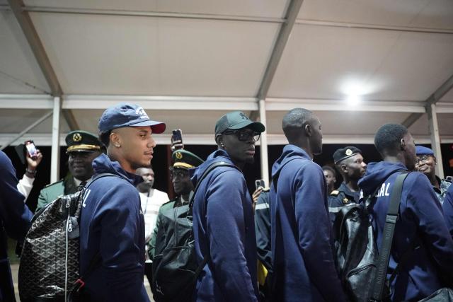 Members of Senegal’s national football team arrive in Dakar on January 20, 2025. Senegal’s national football team, crowned African Nations champion thanks to its victory over Morocco on Sunday in Rabat after a high-octane final, landed late Monday night back home, where it was warmly welcomed off the plane by the Senegalese head of state and his government.
The Lions of Teranga, who arrived on a special flight shortly before midnight local time and GMT from Morocco, were congratulated by Senegalese President Bassirou Diomaye Faye, Prime Minister Ousmane Sonko, and members of the government, an AFP journalist observed. (Photo by Carmen Abd Ali / AFP)