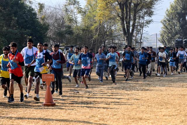 Youth applicants take part in a physical fitness test during a recruitment drive for temporary police jobs ahead of general elections in Kathmandu on January 20, 2026. (Photo by Prakash MATHEMA / AFP)