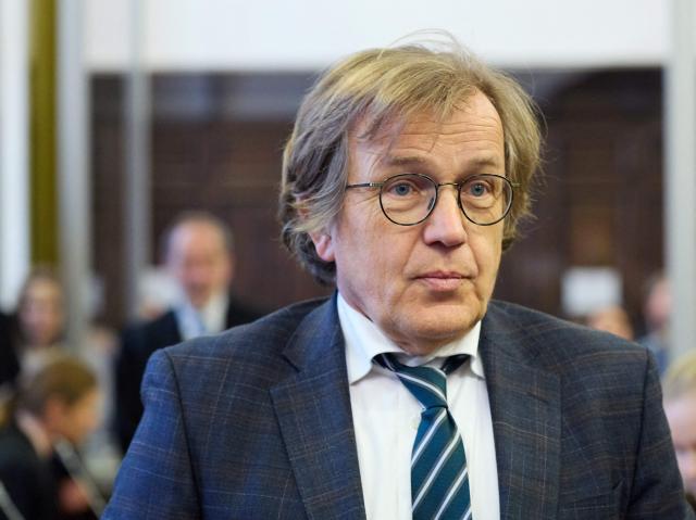 Co-defendant Andreas Costard waits for the start of another session in the trial against defendant German entrepreneur and gastronome Christina Block (not in picture) over alleged child abduction at the District Court in Hamburg, northern Germany, on January 20, 2026. The public prosecutor's office accuses Block, heiress of a steakhouse chain, of ordering the abduction of her daughter, born in 2010, and her son, born in 2013. According to the indictment, the background to this is an escalating custody dispute over many years between Block and her former husband, who have four children together. (Photo by Georg Wendt / POOL / AFP)