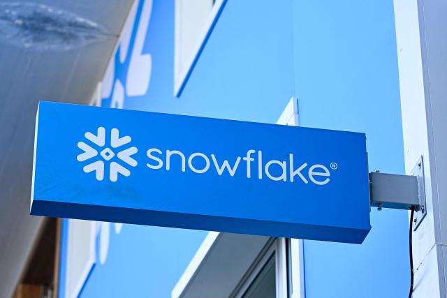 This photograph taken on January 20, 2026 shows the logo of US cloud-based data platform company Snowflake in the Alpine resort of Davos during the World Economic Forum (WEF) annual meeting. The World Economic Forum takes place in Davos from January 19 to January 23, 2026. (Photo by INA FASSBENDER / AFP)