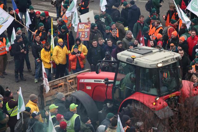 European farmers protest in front of the European Parliament against the free trade agreement between the European Union and the Mercosur countries, on the eve of a vote on a referral to the courts, in Strasbourg on January 20, 2026. Called by the FNSEA, France's leading national agricultural union, some 4,000 farmers from across the European Union, including Italy, Belgium, and Germany, are expected to attend the protest. MEPs will not vote on the entire agreement with Mercosur until the coming months, but they are set to vote on Wednesday on whether to refer the matter to the Court of Justice of the European Union (CJEU). (Photo by FREDERICK FLORIN / AFP)