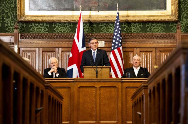 US House Speaker Mike Johnson addresses MPs in the House of Commons alongside Speaker of the House of Lords, John McFall (L) and Speaker of the House of Commons Lindsay Hoyle (R) in Westminster, central London on January 20, 2026. (Photo by Jordan Pettitt / POOL / AFP)