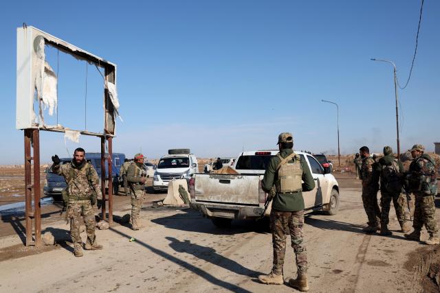 Syrian government forces enter the city of Ash Shaddadah south of the city of Hasakeh in northeastern Syria on January 20, 2026. Negotiations have collapsed between the Syrian president and the chief of the country's Kurdish-led forces, a Kurdish official told AFP, as the army deployed reinforcements to flashpoint areas in the north. (Photo by OMAR HAJ KADOUR / AFP)