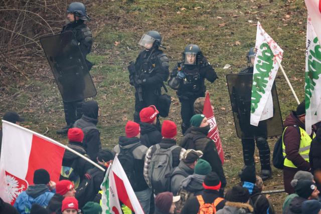 French riot Gendarmes mobiles stand by protesters outside the European Parliament building during a protest against the free trade agreement between the European Union and the Mercosur countries, on the eve of a vote on a referral to the courts, in Strasbourg on January 20, 2026. Called by the FNSEA, France's leading national agricultural union, some 4,000 farmers from across the European Union, including Italy, Belgium, and Germany, are expected to attend the protest. MEPs will not vote on the entire agreement with Mercosur until the coming months, but they are set to vote on whether to refer the matter to the Court of Justice of the European Union (CJEU). (Photo by FREDERICK FLORIN / AFP)