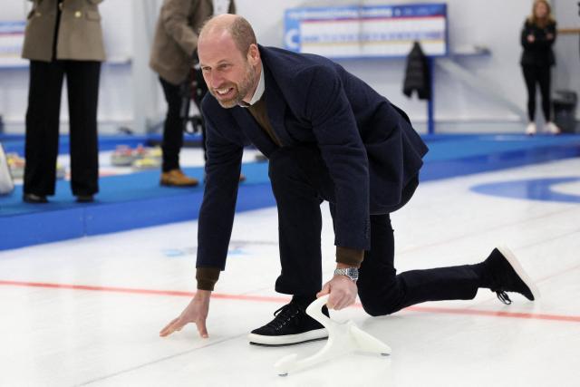 Britain's Prince Willia takes part in curling duuring a visit to meet with the Team GB and Paralympics GB Curling teams, ahead of the Winter Olympic Games, at the National Curling Academy in Stirling, in Scotland on January 20, 2026. (Photo by Russell Cheyne / POOL / AFP)