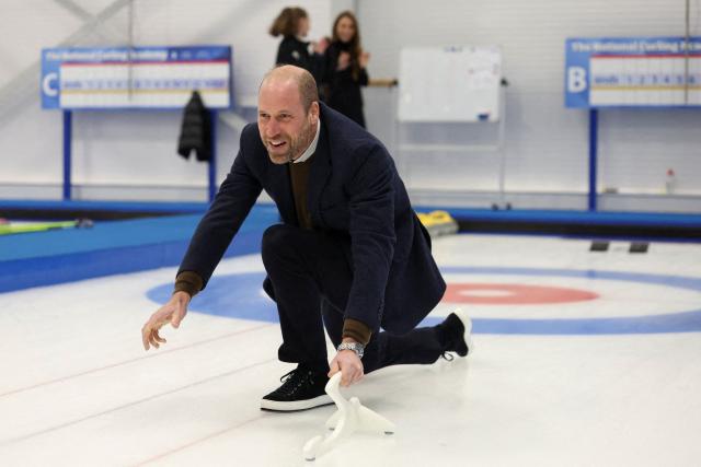 Britain's Prince Britain's Prince William, Prince of Wales takes part in curling during a visit to meet with the Team GB and Paralympics GB Curling teams, ahead of the Winter Olympic Games, at the National Curling Academy in Stirling, in Scotland on January 20, 2026. (Photo by Russell Cheyne / POOL / AFP)