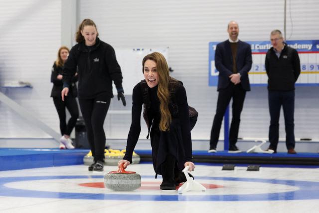 TOPSHOT - Britain's Catherine, Princess of Wales takes part in curling during a visit to meet with the Team GB and Paralympics GB Curling teams, ahead of the Winter Olympic Games, at the National Curling Academy in Stirling, in Scotland on January 20, 2026. (Photo by Russell Cheyne / POOL / AFP)