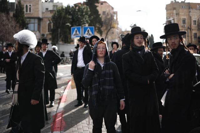 Ultra-Orthodox Jews protest against a court ruling to allow autopsies to be carried out on two babies that died in an unlicensed daycare centre a day earlier in Jerusalem, on January 20, 2026. Israeli doctors declared two babies dead after medics evacuated 55 children from a daycare centre in Jerusalem on January 19, with local media reporting the incident may have been linked to the facility's heating system. (Photo by ilia yefimovich / AFP)