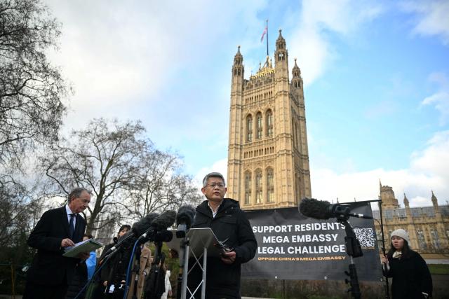Hong Kong former veteran labour activist Christopher Mung Siu-tat (C) speaks during a press conference concerning the decision on the new Chinese embassy, outside the Houses of Parliament in central London on January 20, 2026. The UK government on January 20 gave the green light for China to build a "mega embassy" in the historic heart of London, eight years after the process began and despite fierce opposition from residents and rights groups. (Photo by JUSTIN TALLIS / AFP)
